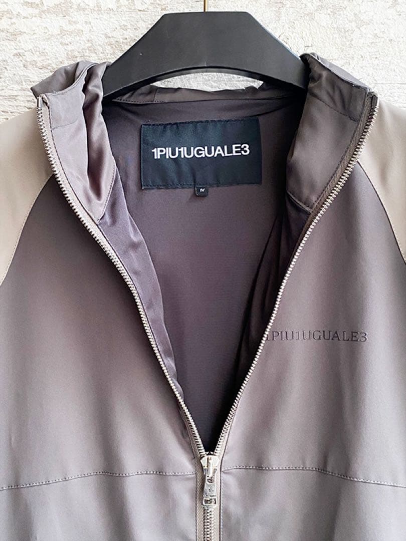 1PIU1UGUALE3 グレー ナイロンジャケット