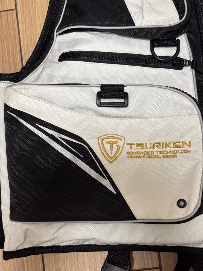 釣研　美品　フローティングベストTV221 ホワイト　XL