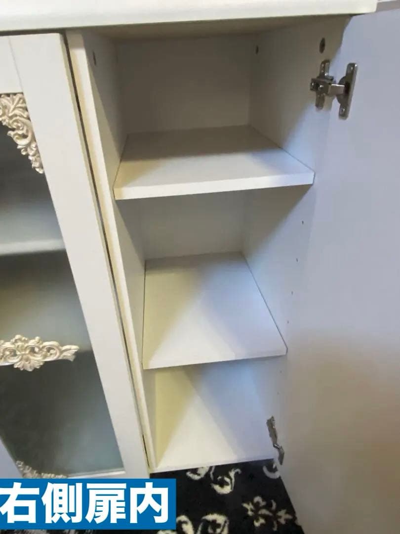 ロココ仕様♦️中央ガラス扉 ホワイト＆シルバー 高級 キャビネット♦️大容量♦️送料込