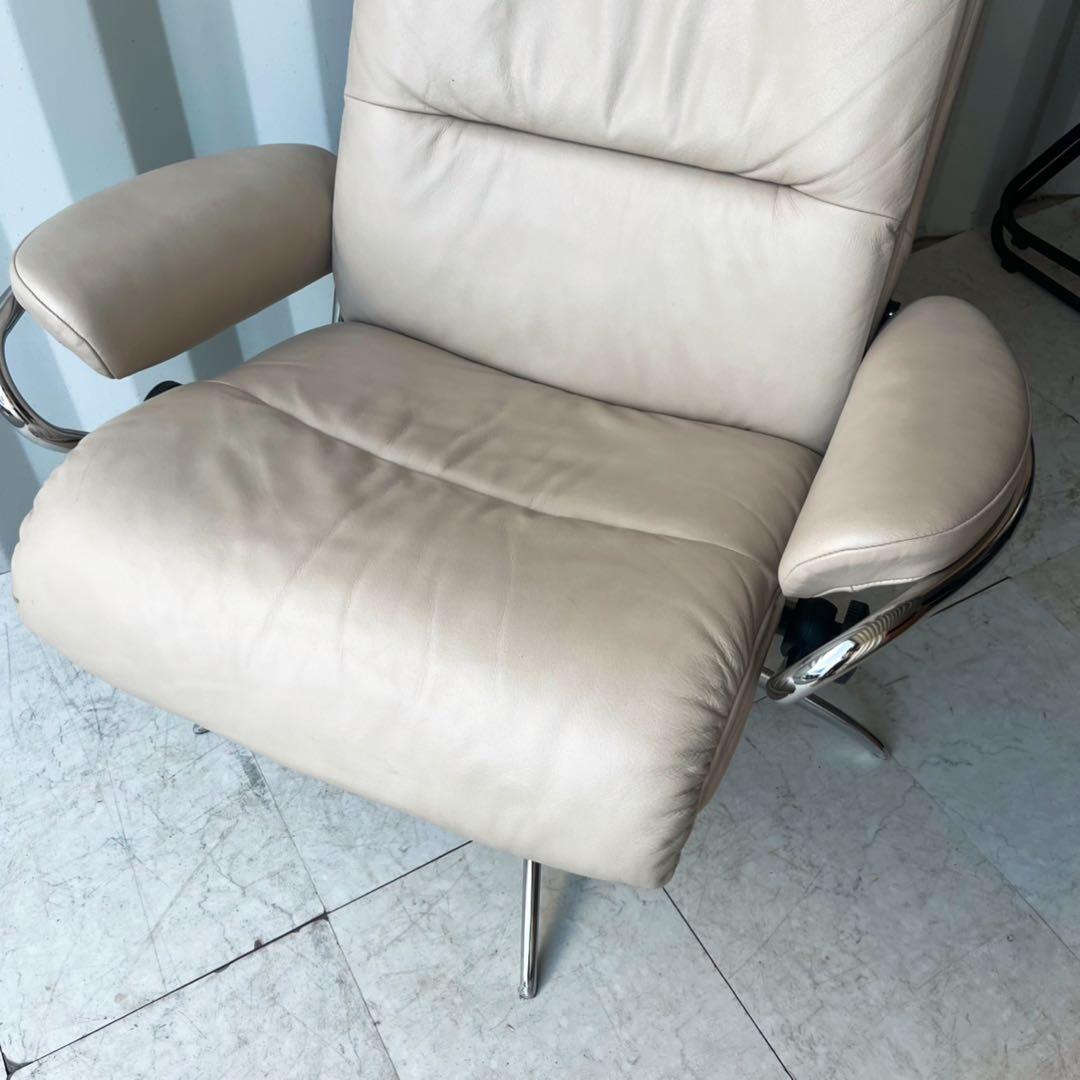 取付無料！エコーネス ストレスレス トーキョー 本革アイボリーチェア・オットマン