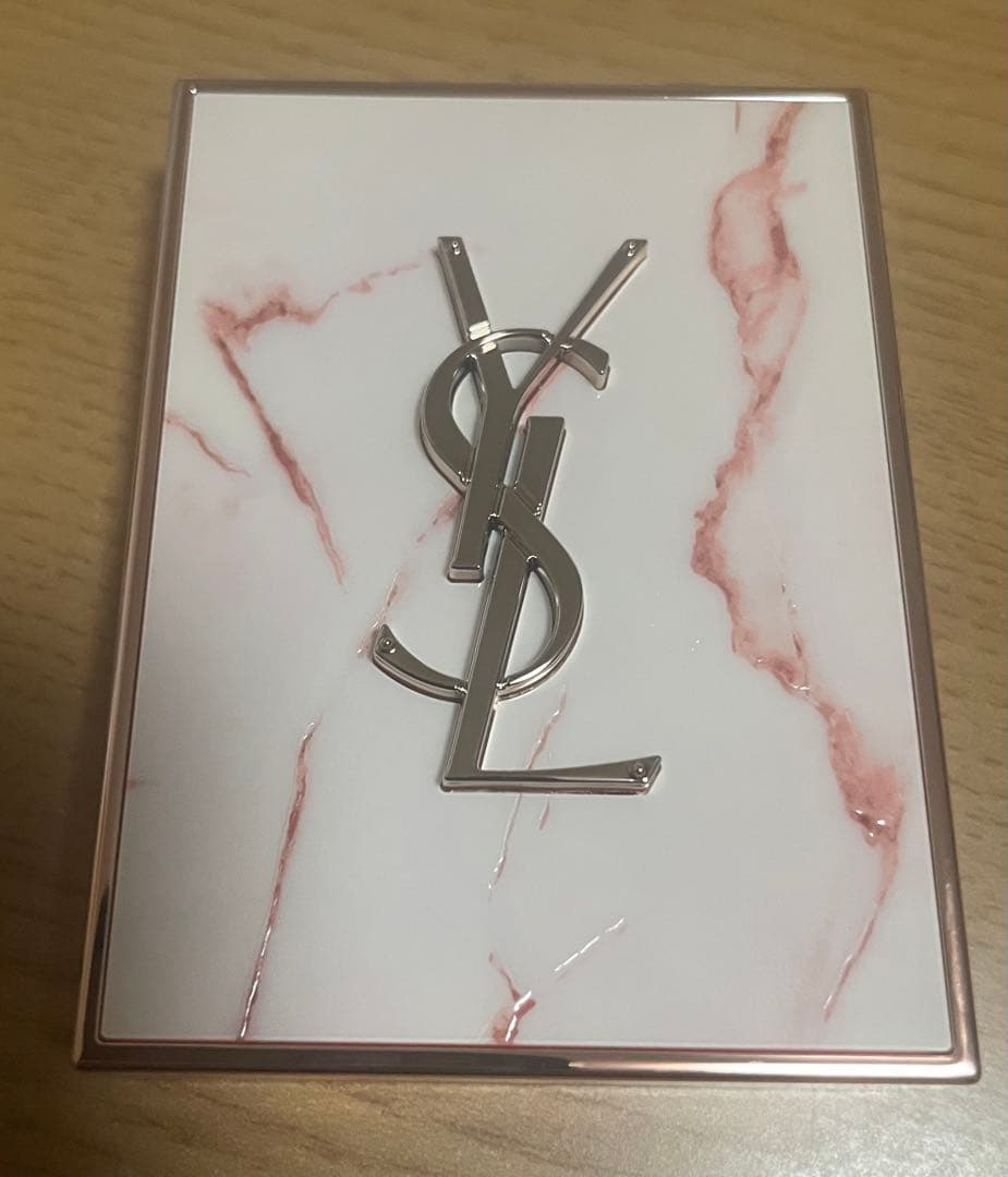 YSL クチュールミニクラッチ アイシャドウ 825