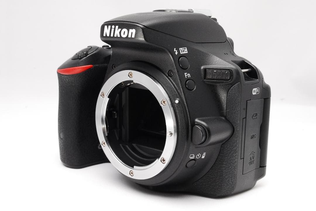 Nikon D5500 S数新品級 デジタル一眼レフ 18-55mmレンズ付き