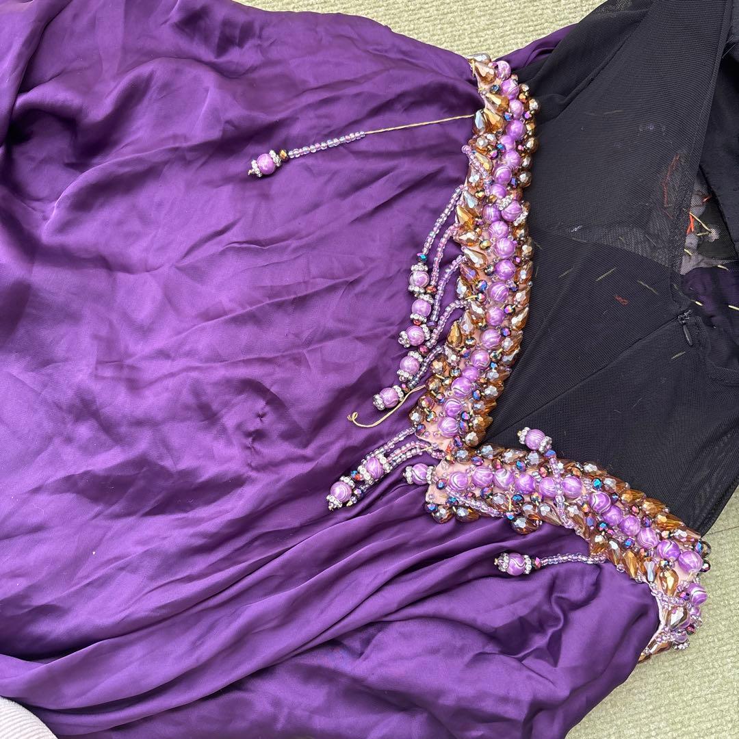 紫のビーズ装飾ロングドレス