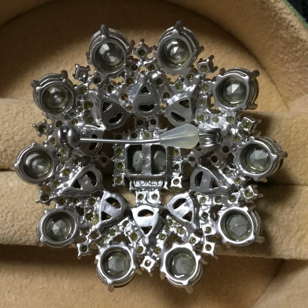 在庫一掃セール中！ハンパない美しさ！FOXEY フローズンブローチ♡