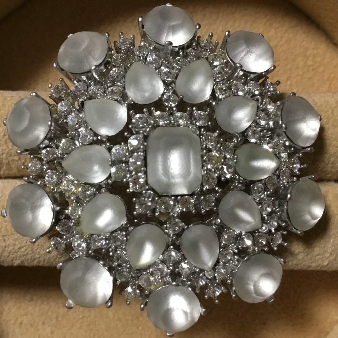 在庫一掃セール中！ハンパない美しさ！FOXEY フローズンブローチ♡