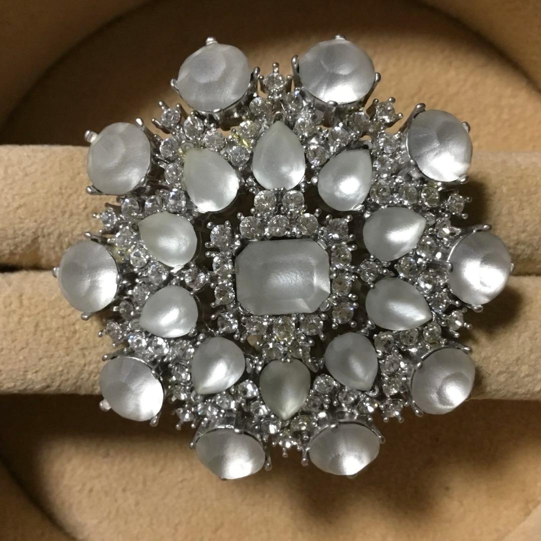 在庫一掃セール中！ハンパない美しさ！FOXEY フローズンブローチ♡