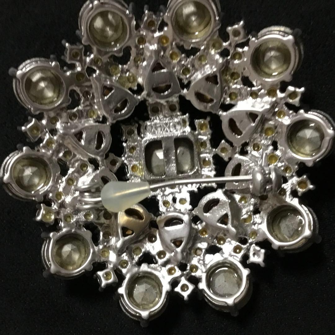 在庫一掃セール中！ハンパない美しさ！FOXEY フローズンブローチ♡