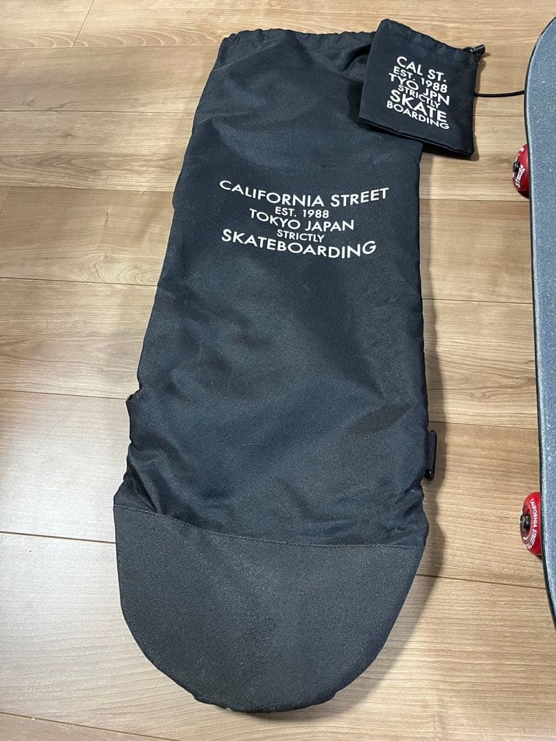 【中古品】スケートボード　コンプリート　（ヘルメット&収納ケース付き）