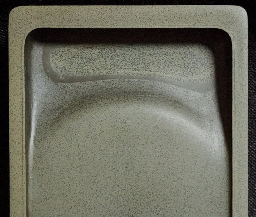 【歙州硯　金暈質・魚子紋・波紋の青琅玕系美石】◆唐木塗箱◆七吋◆龍尾山◆歙硯