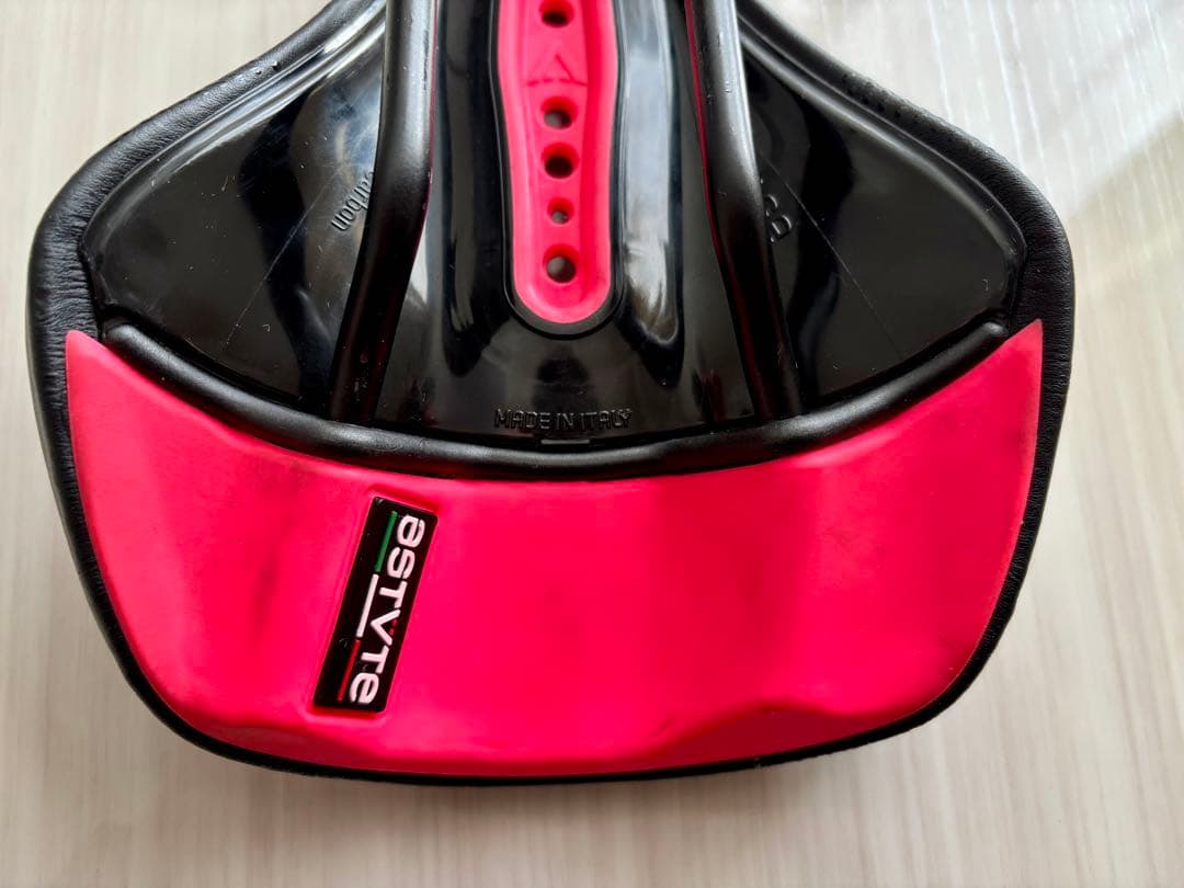 【廃番】ASTVTE レディースサドル ブラック/ピンク チタンレール