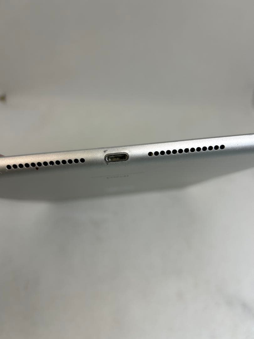 訳アリ　iPad 7世代　32GB シルバー　Wi-Fi　中古