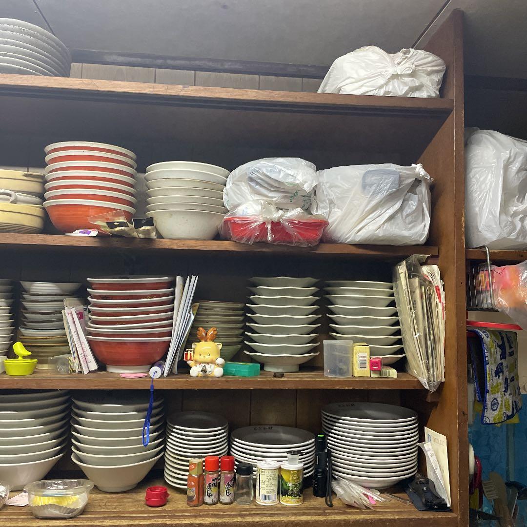 ラーメンどんぶりと他バラ売り可能レトロ食器あり‼️