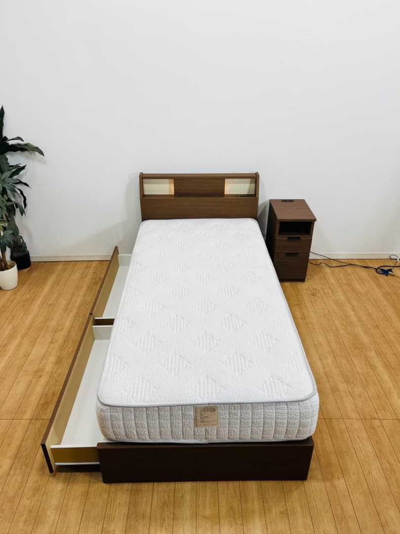 シングルベッド＋マットレス＋ヘッドボード・ナイトテーブル セット