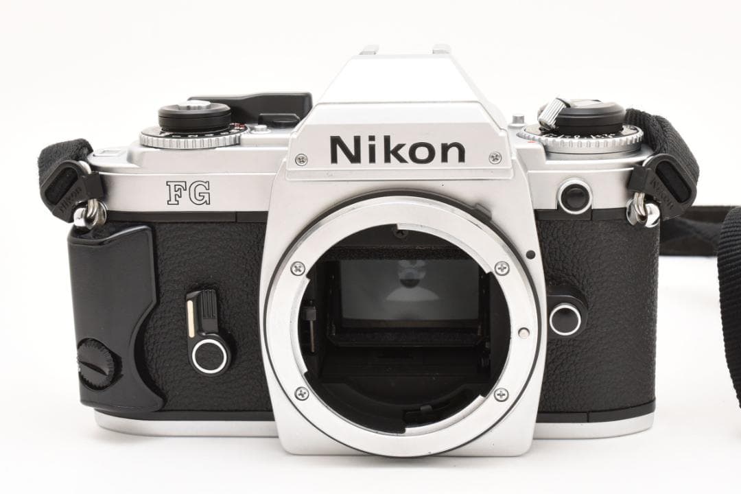 美品 NIKON FG シルバー フィルムカメラ　モルト新品交換済 N M558
