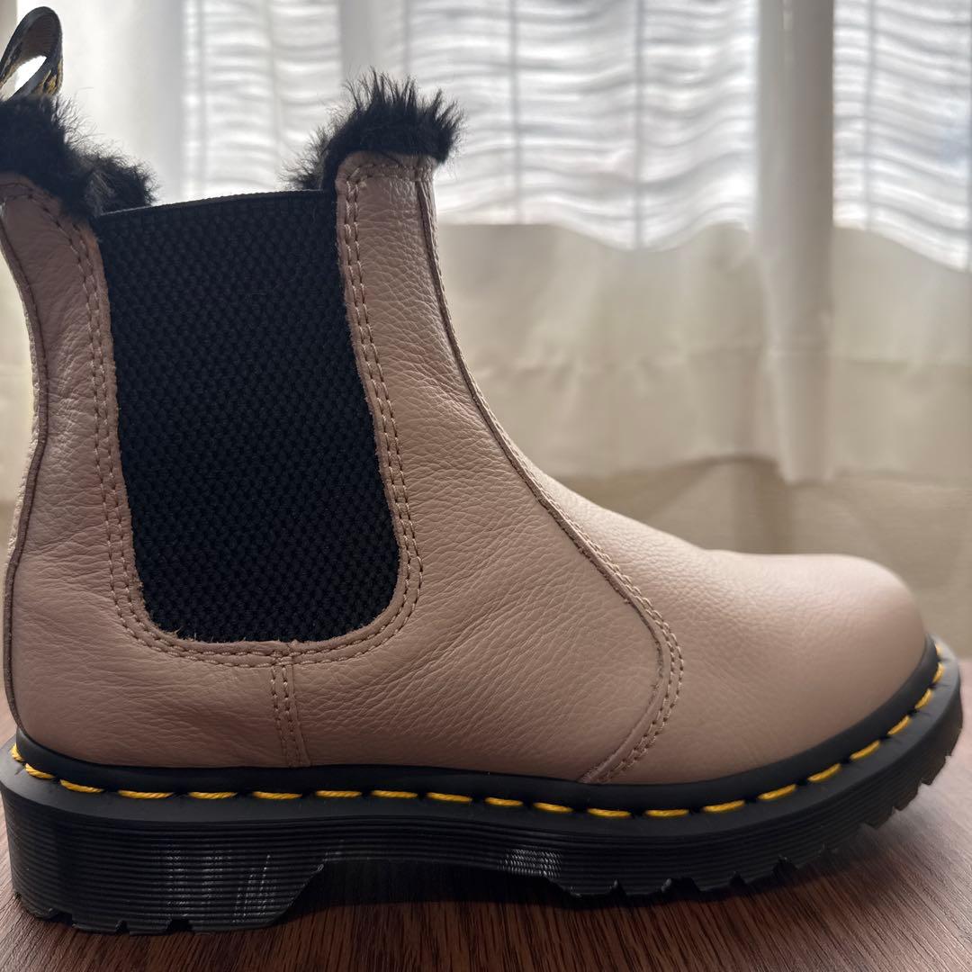 ベージュレザーサイドゴアブーツ（ファー付き）