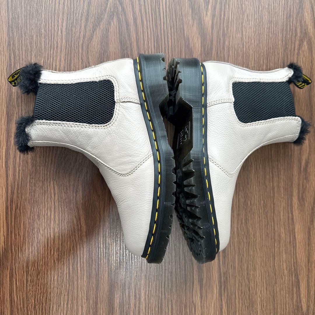 ベージュレザーサイドゴアブーツ（ファー付き）