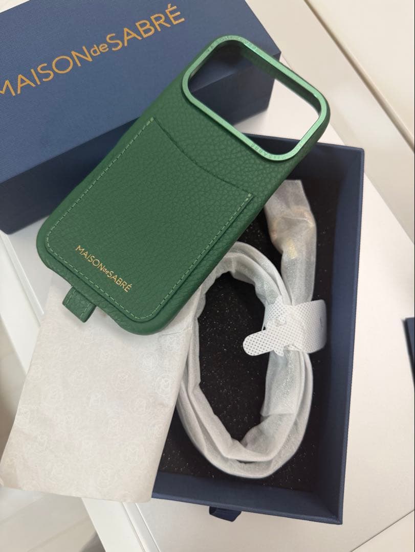 NEW iPhone17 Pro スリングスマホケース