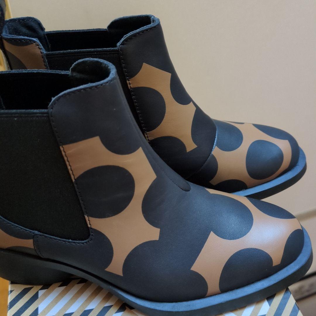 CAMPER SNIMIブラウンとブラックのドットパターンショートブーツ
