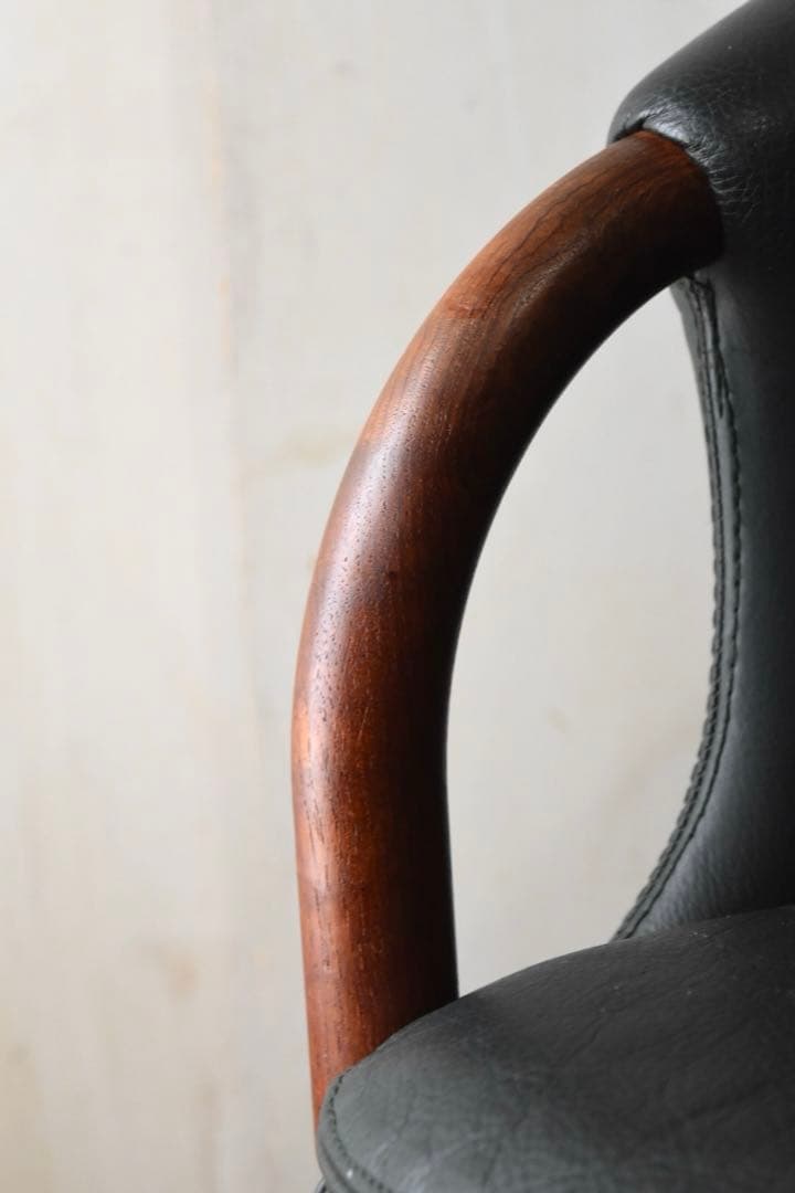 NIELAUS & JEKI MOBLER OPUS ①