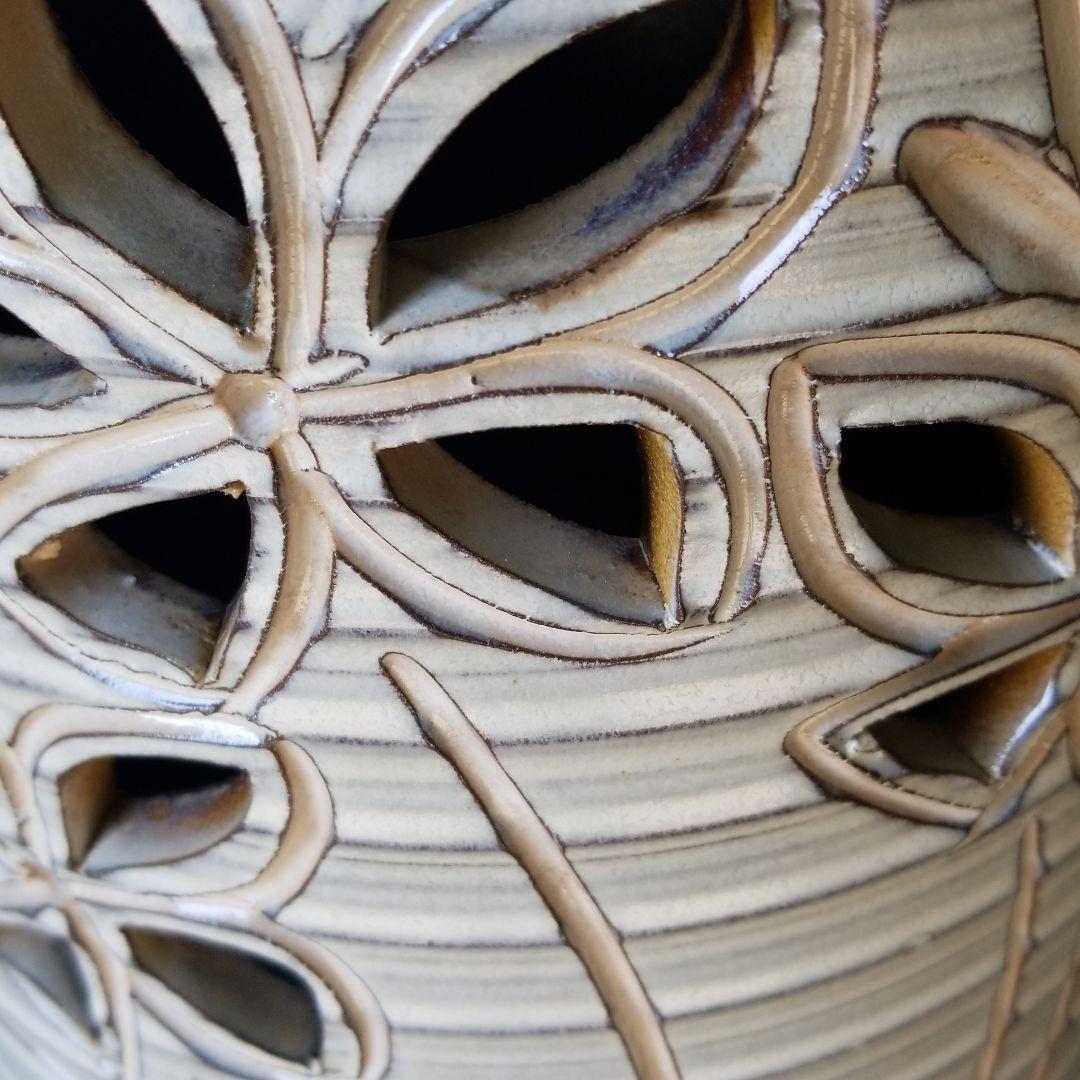 信楽焼傘立て  花彫り 高さ４３cm