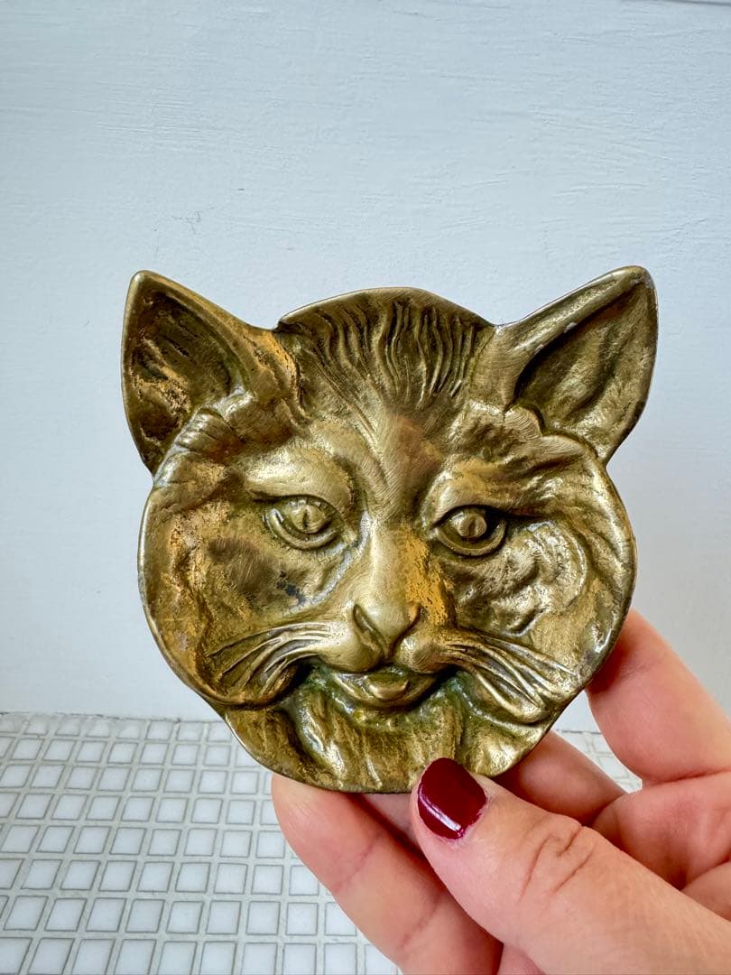 アンティーク　猫の顔トレイ　金属製装飾品