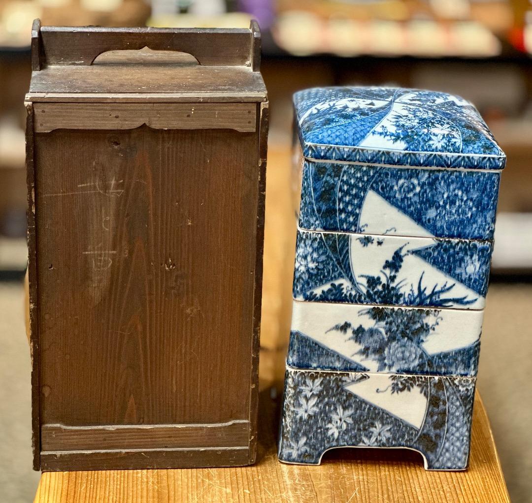 再値下げ　骨董品　染付　四段重　磁器　高さ45cm　お重　重箱