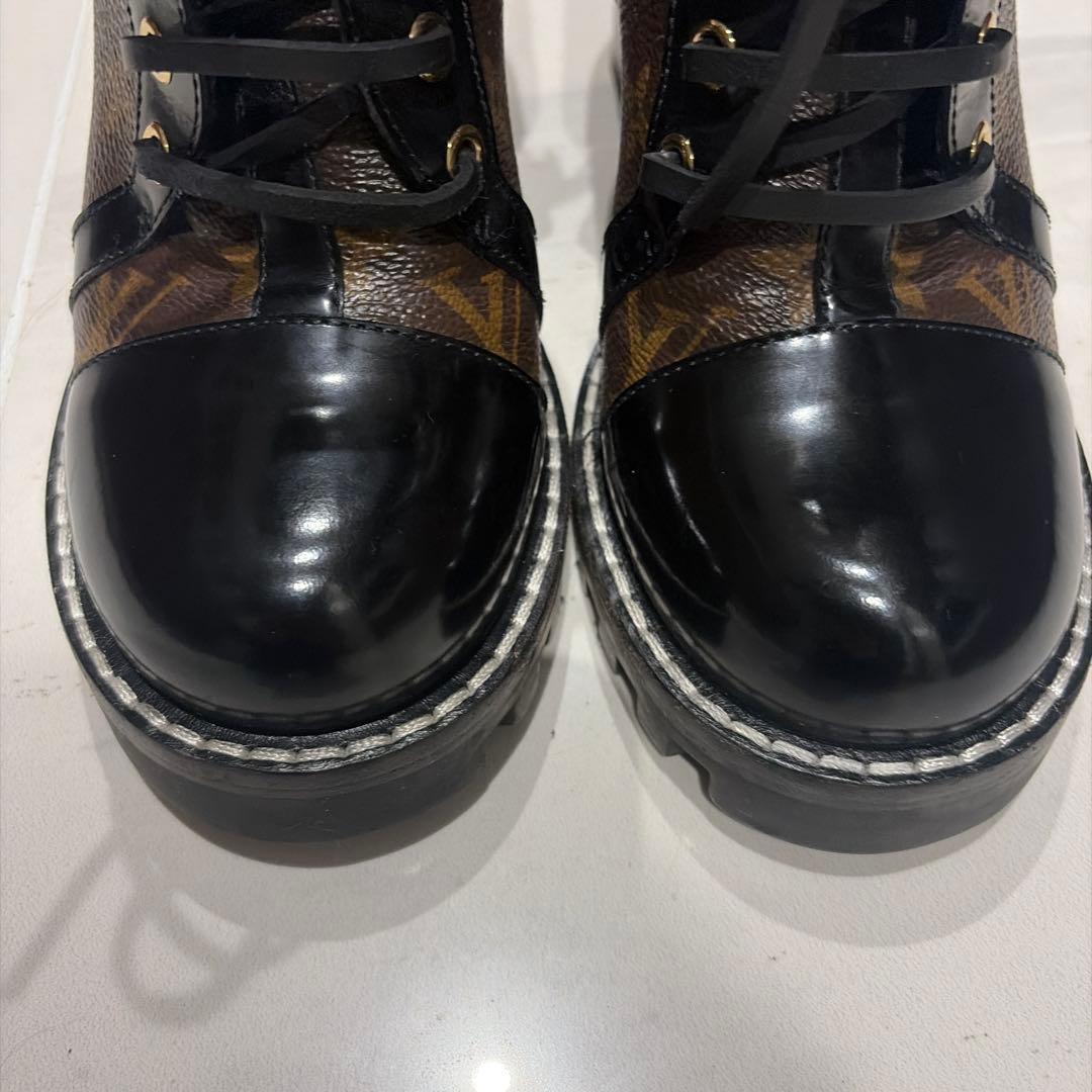 Louis Vuitton ロゴ入りレザーブーツ