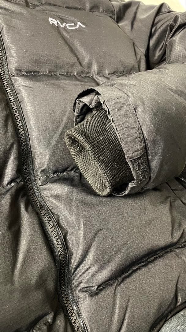 【希少コラボモデル2024美品✨】RVCA✕AZULパファージャケット ブラック