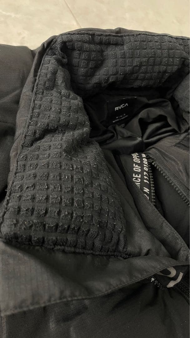【希少コラボモデル2024美品✨】RVCA✕AZULパファージャケット ブラック