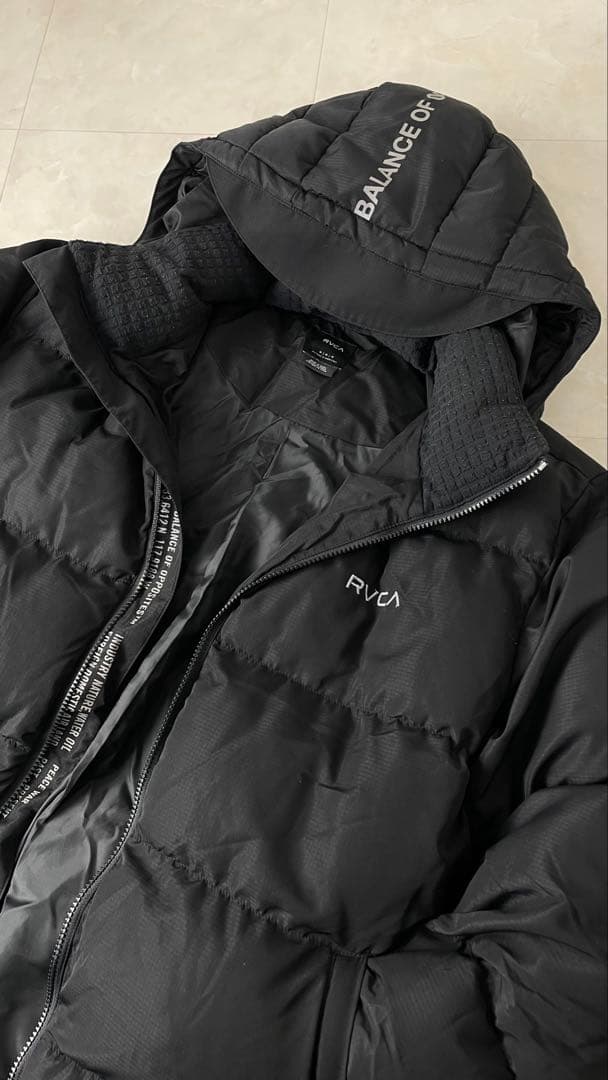【希少コラボモデル2024美品✨】RVCA✕AZULパファージャケット ブラック