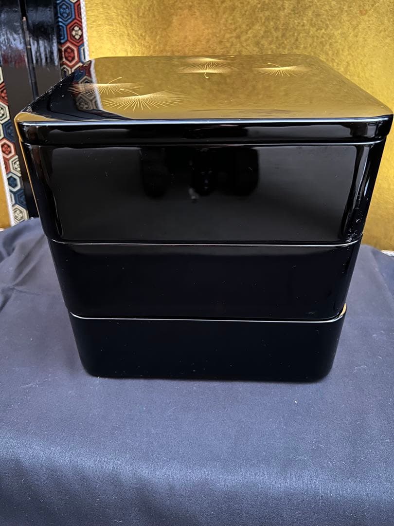 輪島塗　五島屋　布着本堅地　五島屋謹製　金蒔絵　綿毛　三重箱 共箱