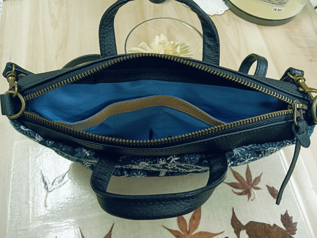 ミナペルホネン本革セレブレイトショルダーバッグ