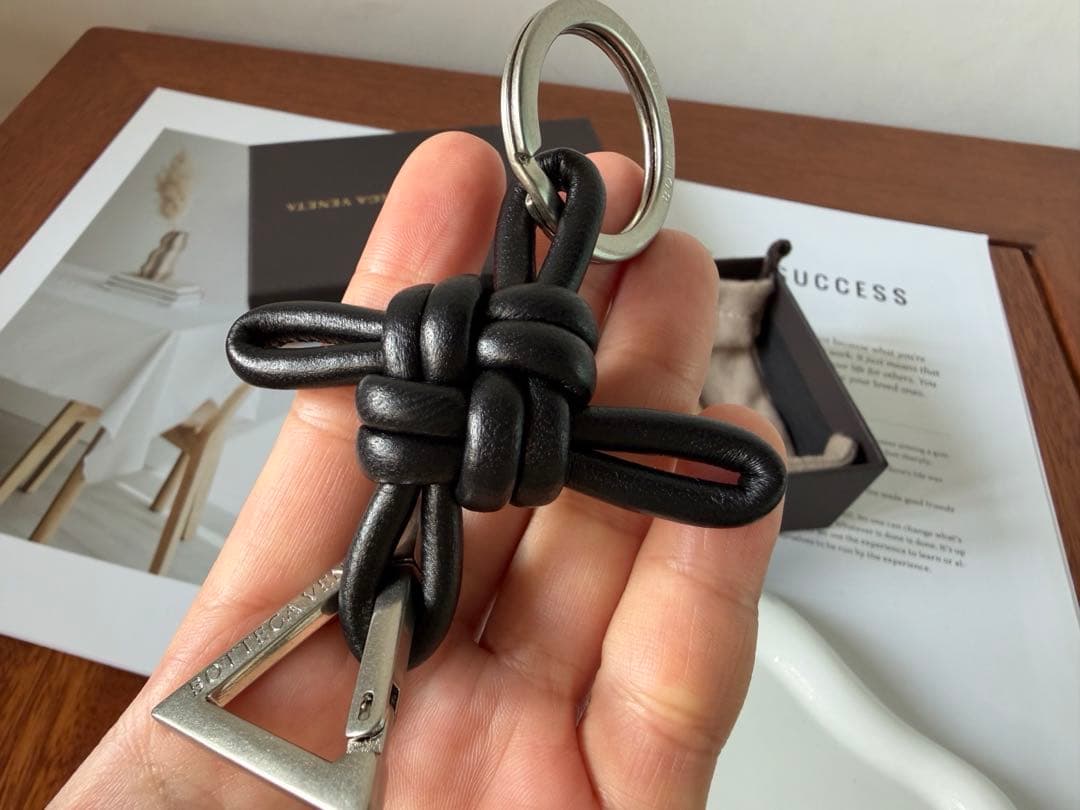 BOTTEGA VENETA レザー ノット キーリング　ユニセックス
