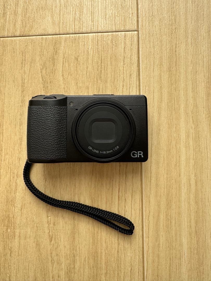 美品　RICOH GR III コンパクトデジタルカメラ