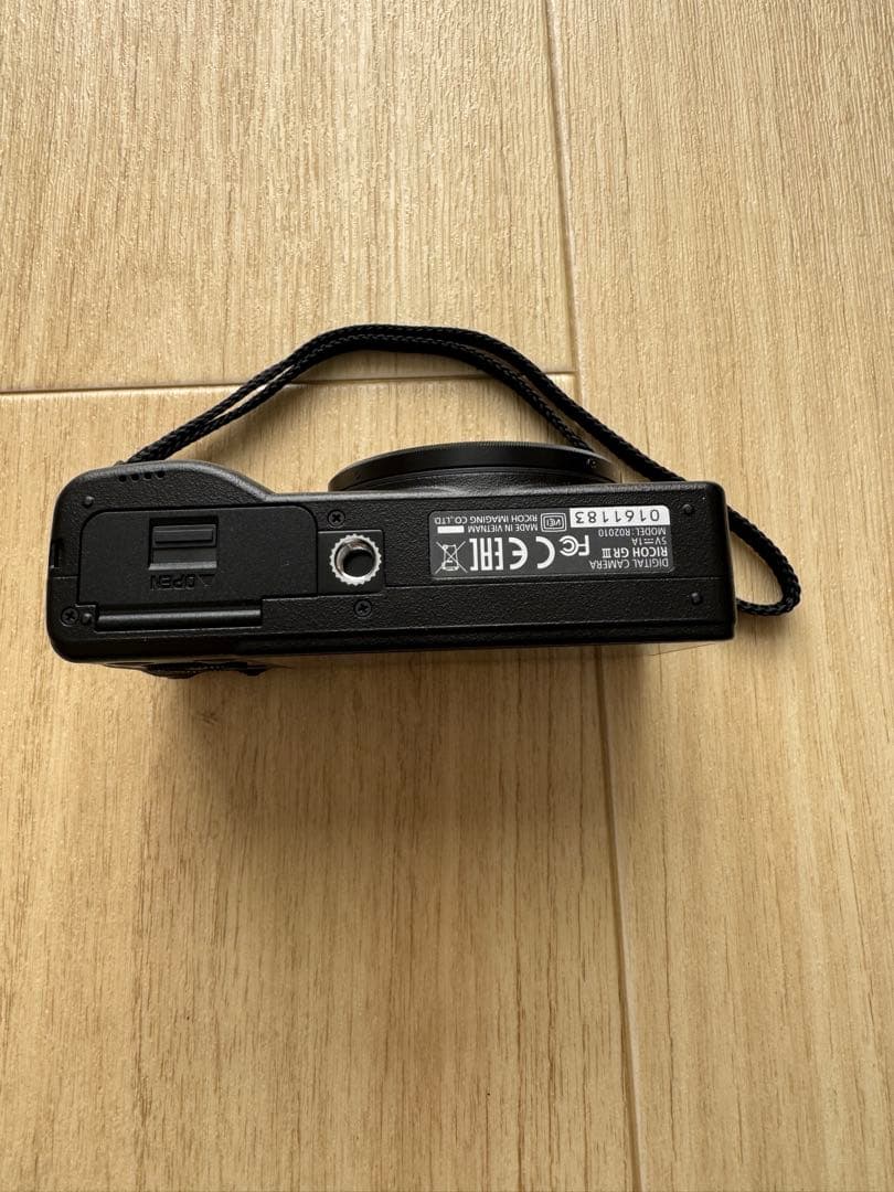 美品　RICOH GR III コンパクトデジタルカメラ