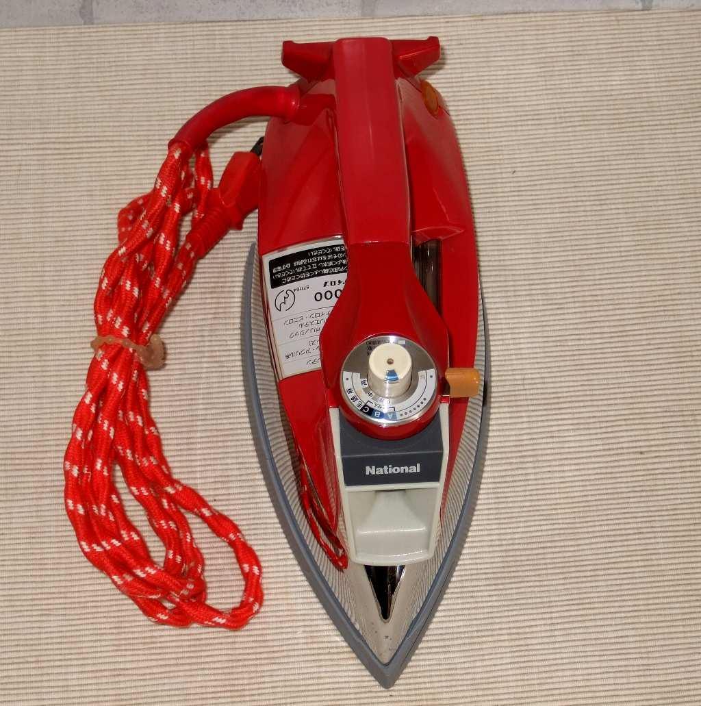ナショナル 昭和レトロな赤いスチームアイロン NI-6000
