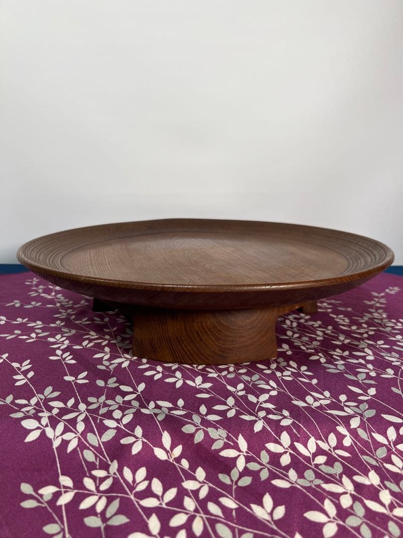 アンティーク雑貨　くり抜　脚付き丸盆(漆器、菓子器、トレー)