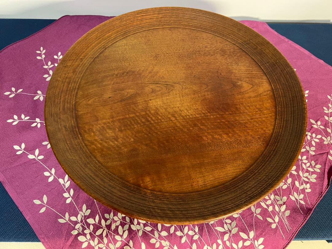 アンティーク雑貨　くり抜　脚付き丸盆(漆器、菓子器、トレー)