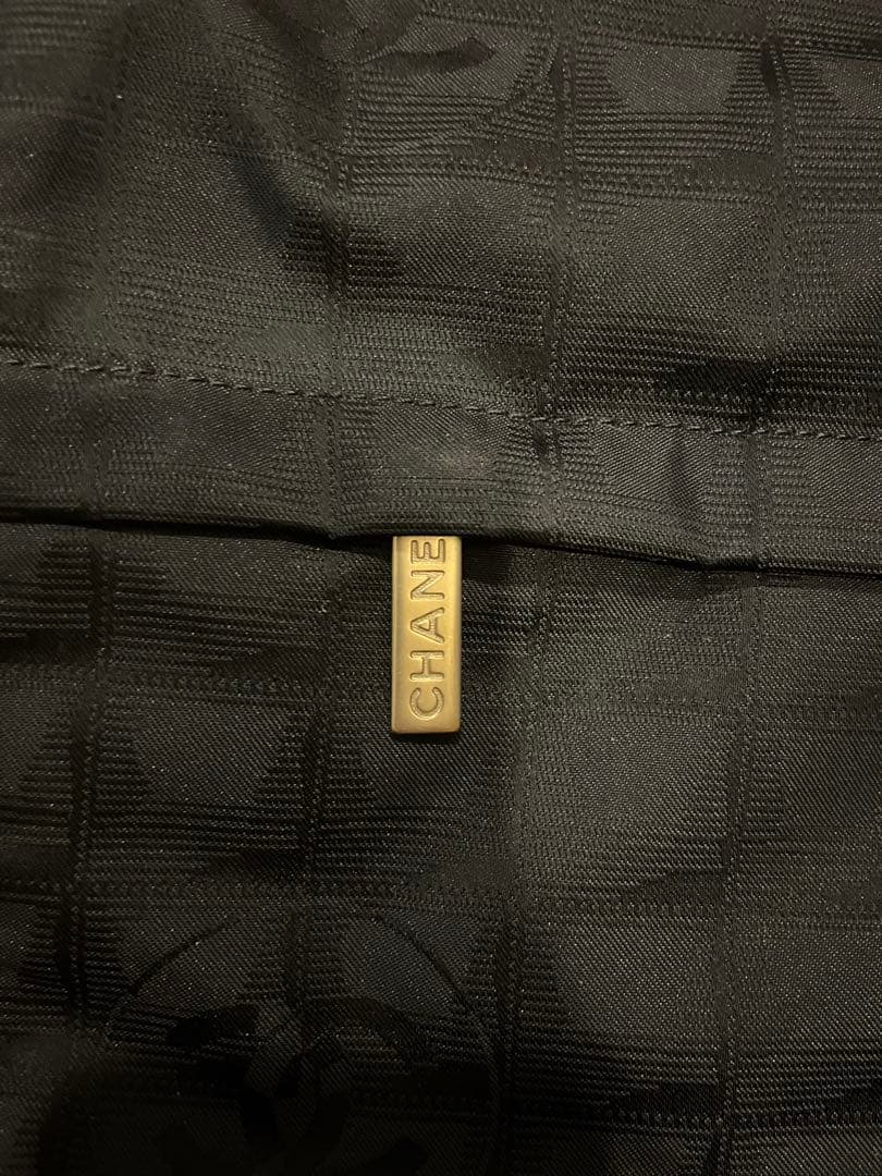 ほぼ未使用　CHANEL ニュートラベルライン　ショルダーバッグ　ブラック