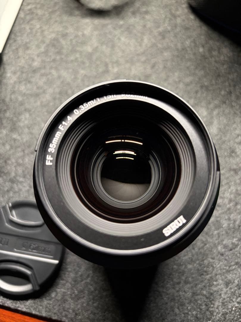 【ほぼ新品】SIRUI Aurora 35mm F1.4 Eマウント