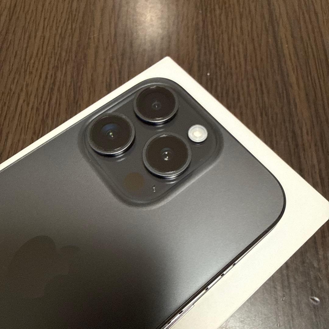 iPhone 15 Pro 本体