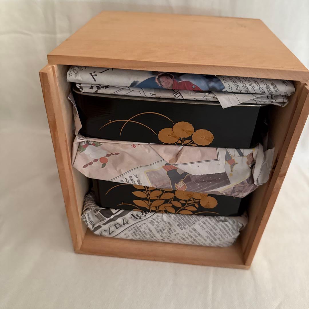 木製重箱 4段 和風 銀装飾
