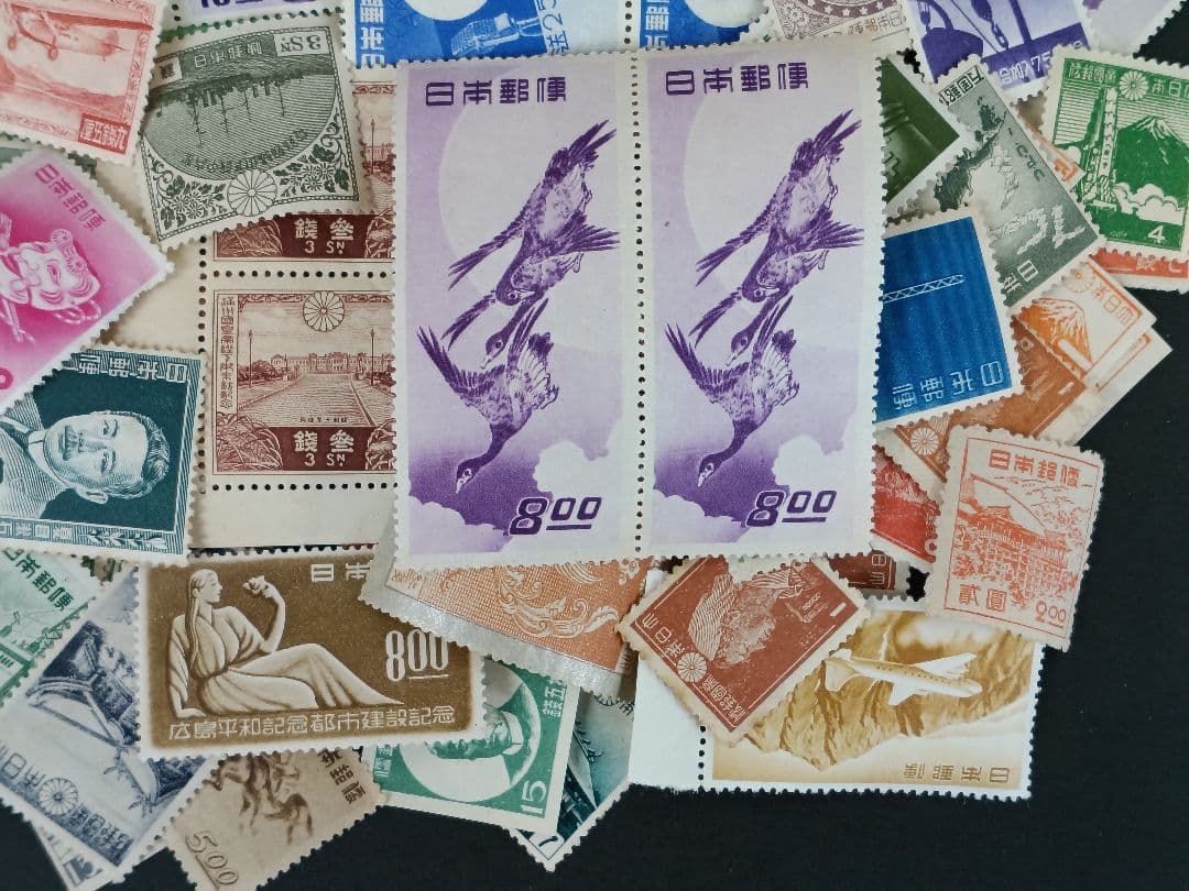 ●銭単位切手　未使用美品　見返り美人・月に雁・航空切手等　古い切手100枚以上●