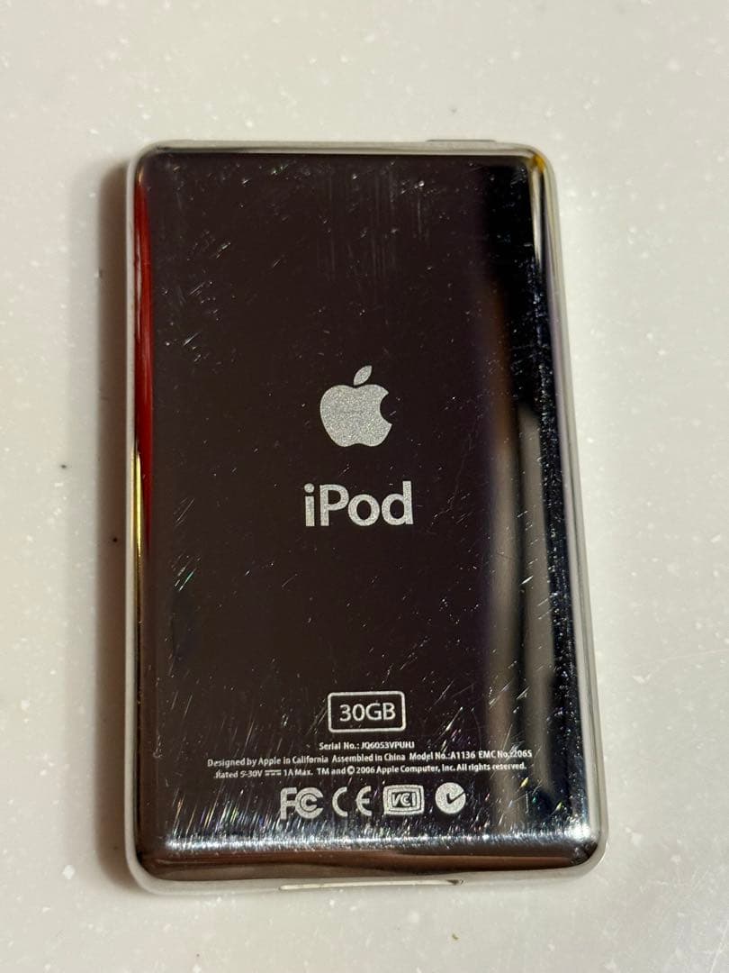 名無しiPod Classic ホワイト USBケーブル付き　第5世代
