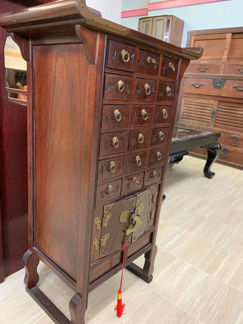 李朝家具 魚錠前付き 彫文字 ヤクジャン 薬箪笥 韓国朝鮮 16引き出し