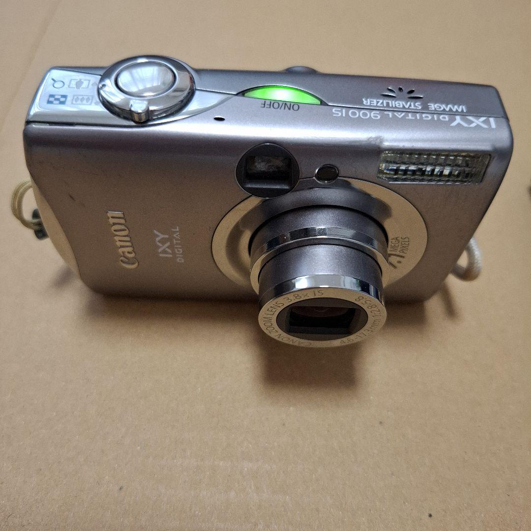 Canon IXY DIGITAL 900 IS 本体とバッテリーチャージャー