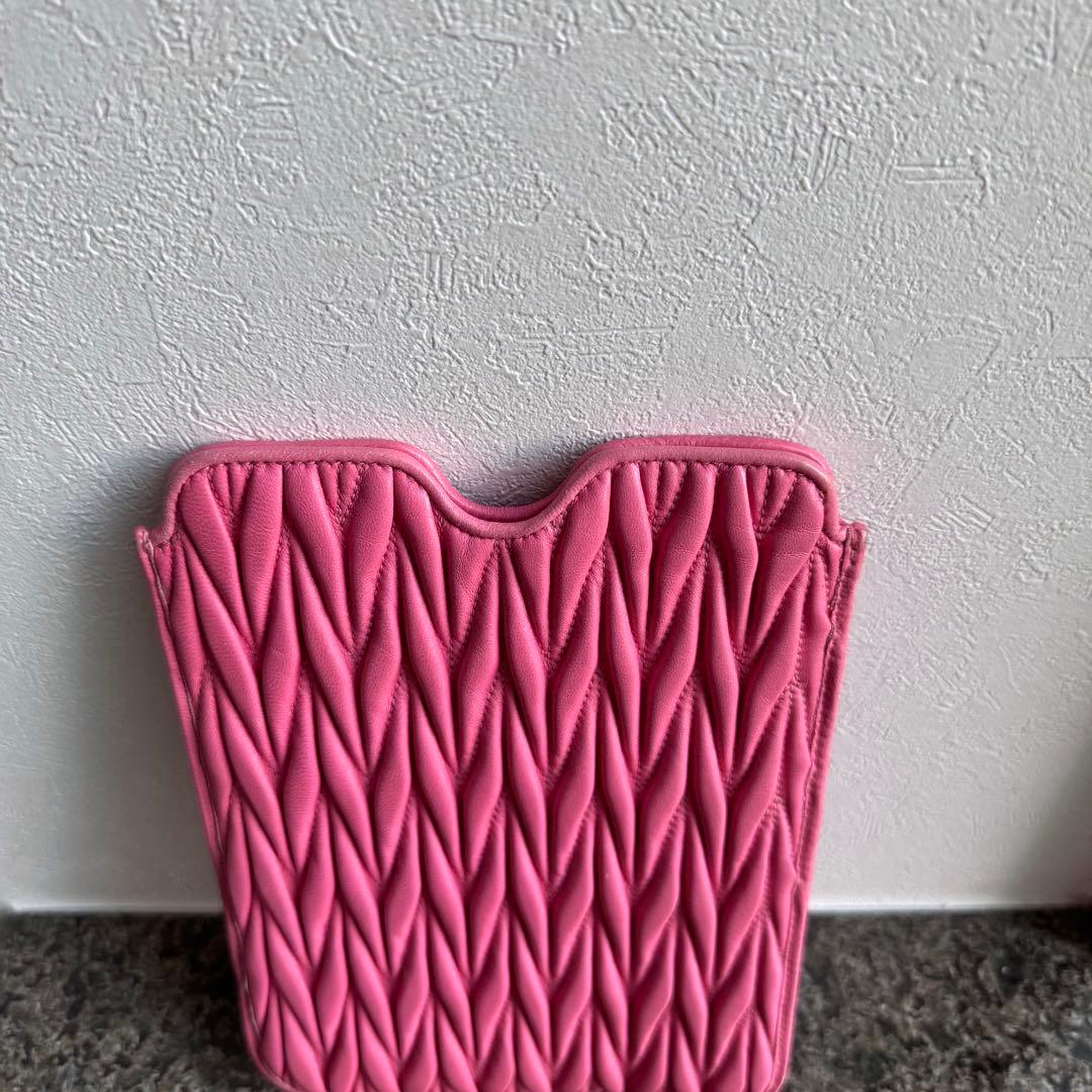 miumiu ミュウミュウ　マテラッセiPad miniケース　ピンクマトラッセ