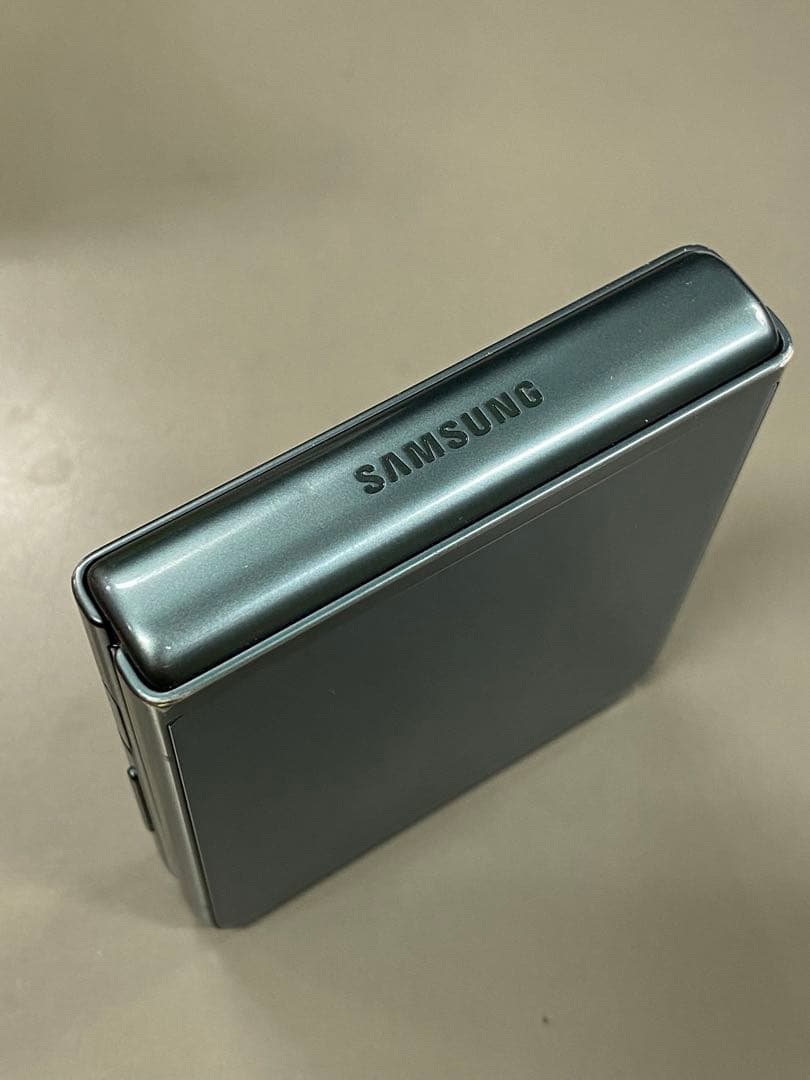 SAMSUNG Galaxy Z Flip3 限定色グリーン