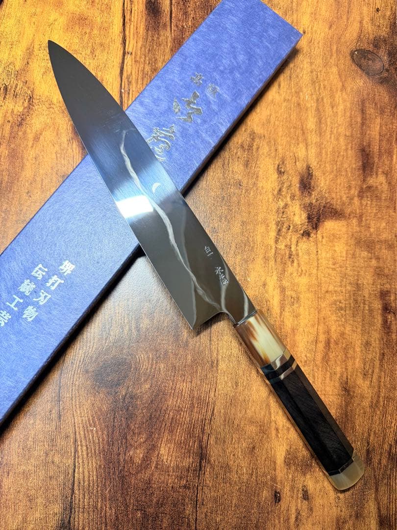 【堺打刃物】和牛刀 水本焼　白一鋼 富士山　8寸　全鏡面　包丁　黒檀水牛八角柄