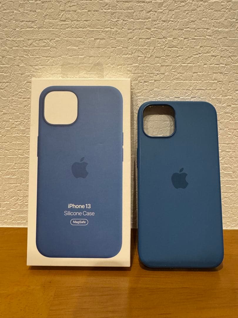 Apple iPhone13 スターライト 128GB 純正シリコンケース付き